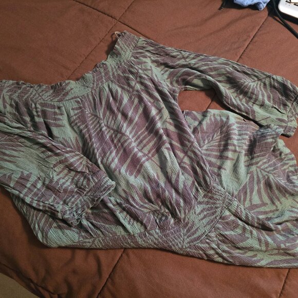 Aerie Womens XS Extra Small Green Leaf Print Off The Shoulder Shorts Romper CUTE - Picture 5 of 13